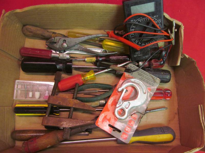 lot 81 image: Variety of hand tools, GB-GDT 190A multimeter