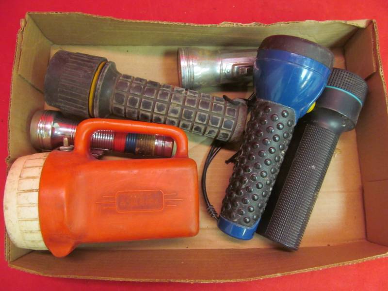 lot 82 image: Variety of flashlights