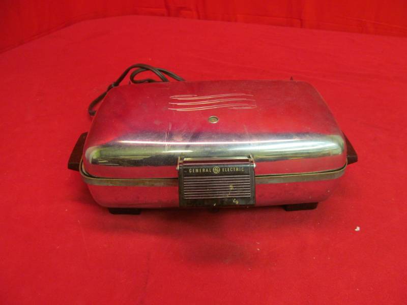 lot 92 image: GE waffle maker