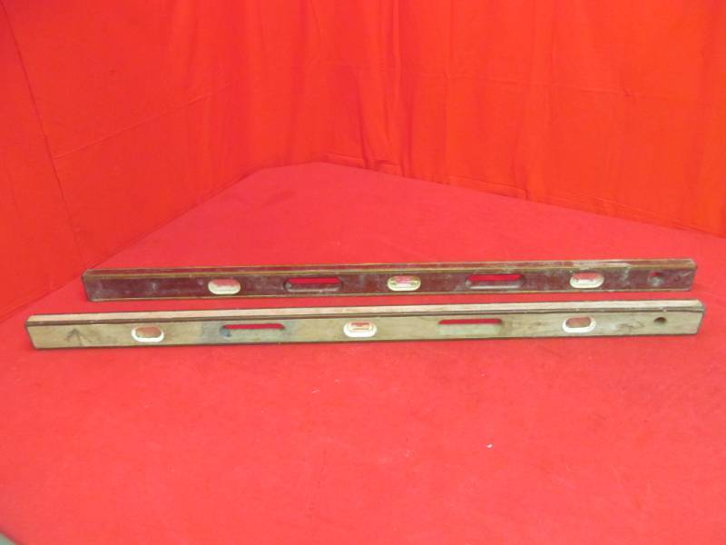 lot 96 image: 2- 4ft contractor levels