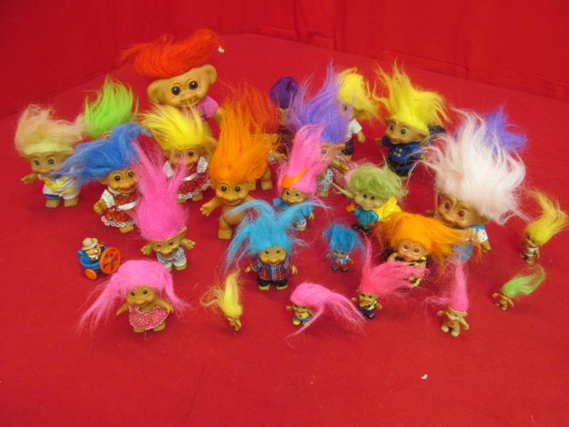 lot 97 image: Variety of Trolls