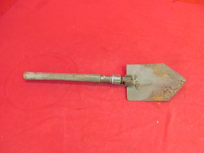 lot 104 image: Vintage Military E tool