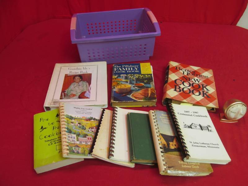 lot 113 image: Variety of cookbooks, kitchen timer