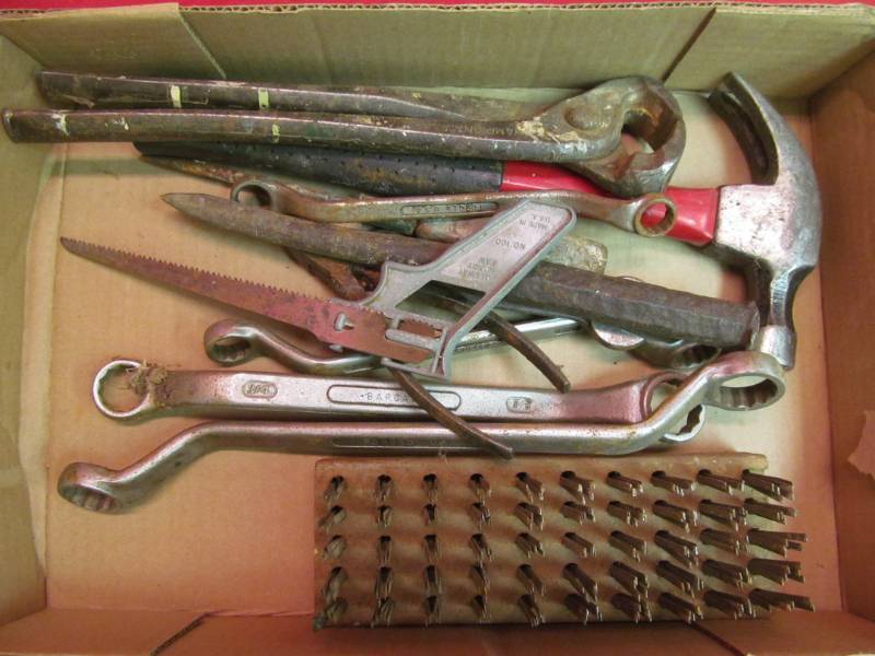 lot 123 image: Variety of vintage hand tools