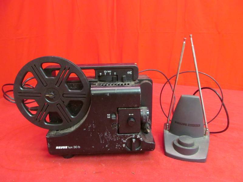 lot 145 image: Revuelux 30 projector, Phillips indoor antenna