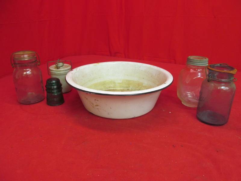 lot 146 image: Enamel wash basin, group of vintage canning jars