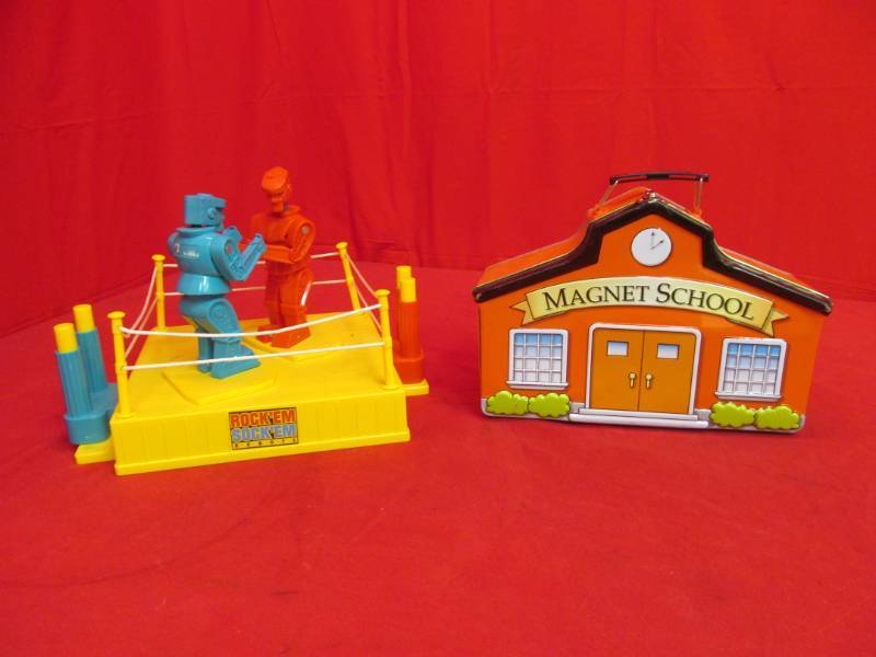 lot 149 image: Rocket Socket Robots, tin with magnetic letters