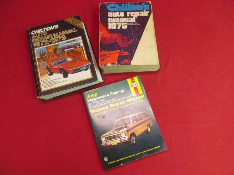 lot 155 image: 1972-1991 Jeep repair manual, 1975 & 1972-1979 Chiltons auto repair manual