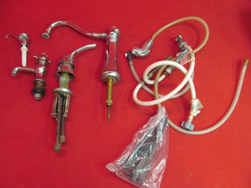 lot 156 image: Faucet ends, cords