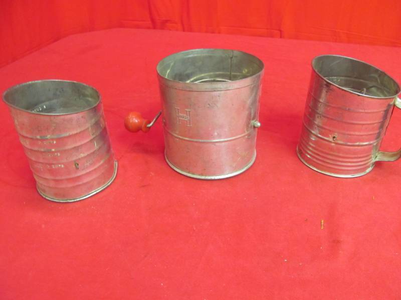 lot 160 image: 3 Vintage flour sifters