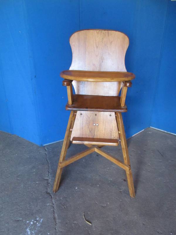 lot 185 image: Vintage high chair