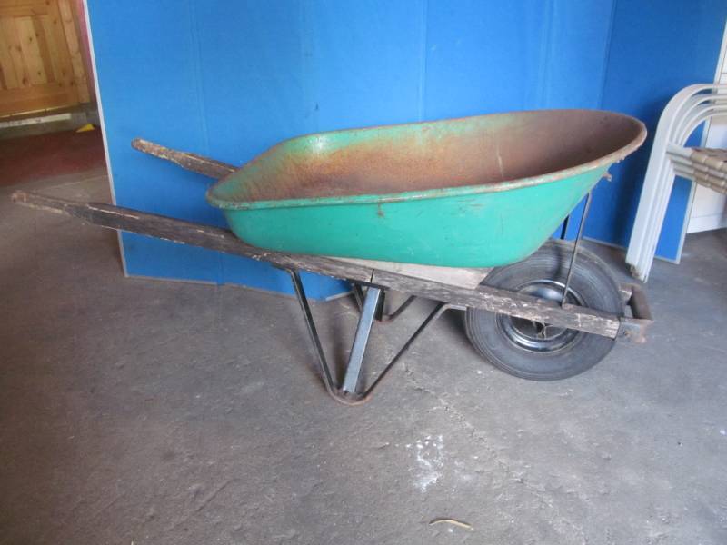 lot 187 image: Garden wheel barrow