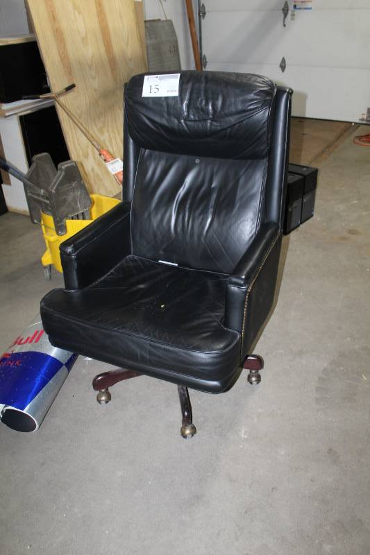 lot 15 image: Leather Rolling Office Chair