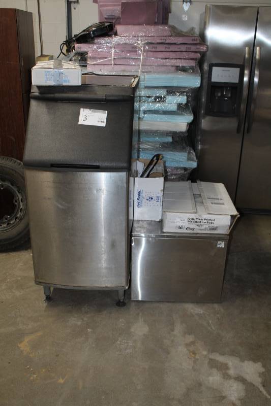 lot 3 image: Norpole Ice Maker w 20 lb. Clear Printed Wicketed Ice Bags