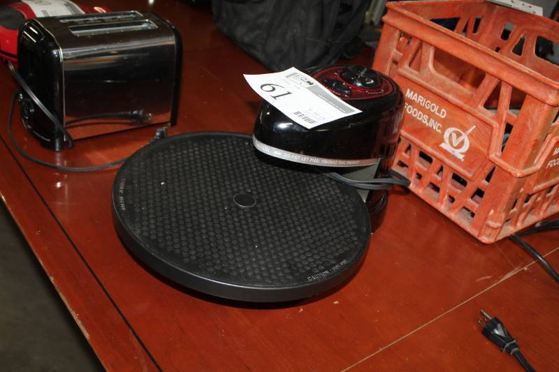 lot 61 image: Pizzazz Plus Rotating Oven Pizza Toaster