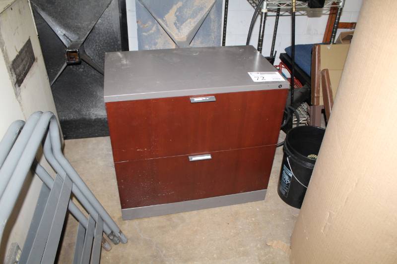 lot 72 image: 2-Drawer Metal Lateral File Cabinet