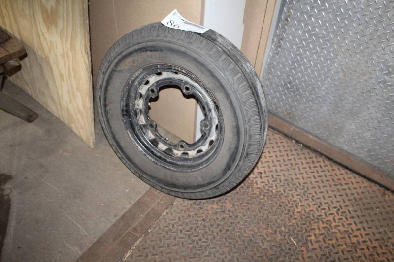 lot 86 image: 5-Lug Wheel w Tire