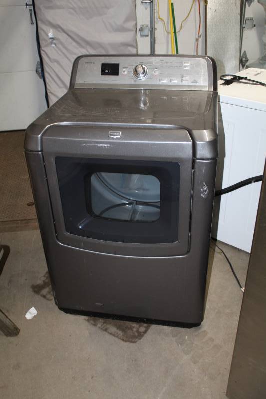 lot 6 image: Maytag Bravos XL Front-Load Clothes Washer