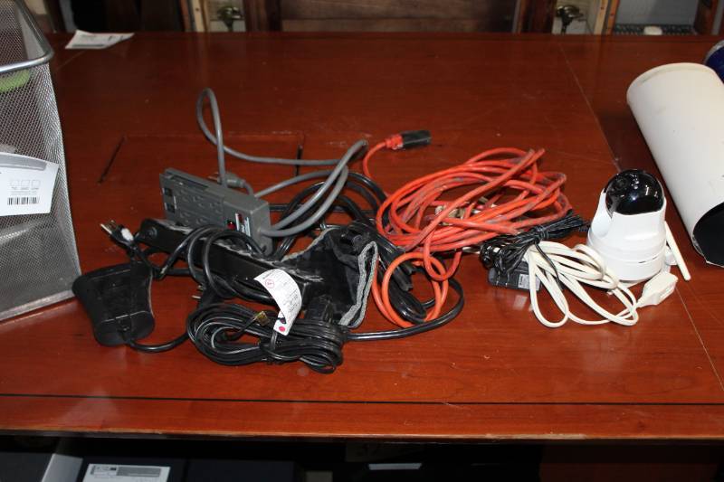 lot 48 image: Electrical Cords