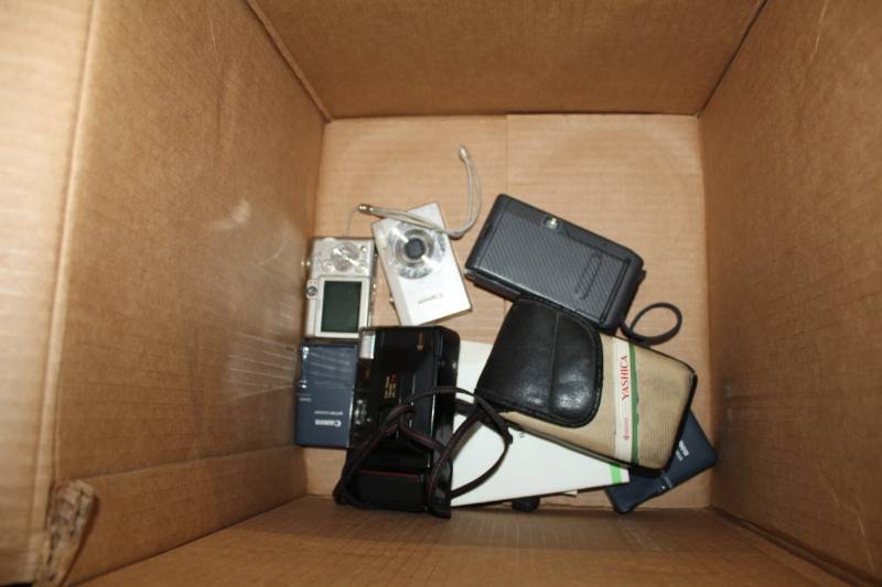 lot 89 image: Canon Point-Shoot Box Cameras