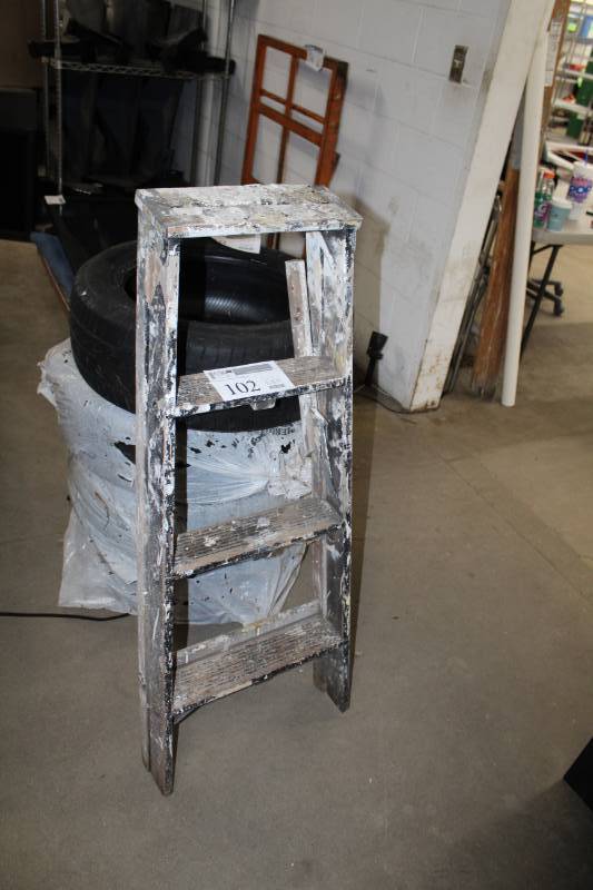 lot 102 image: 4ft. Wood Step Ladder