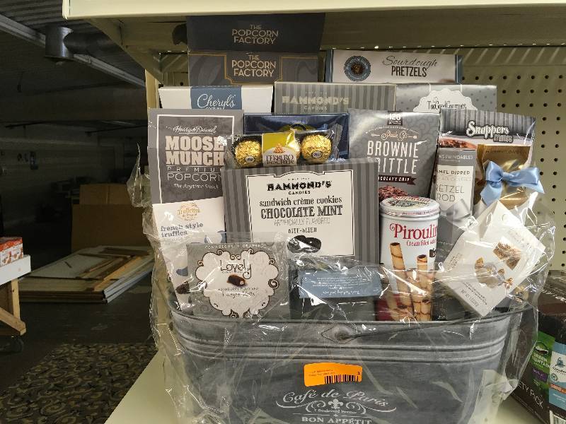 lot 1 image: Bon Appetit Basket, Retail $39.99