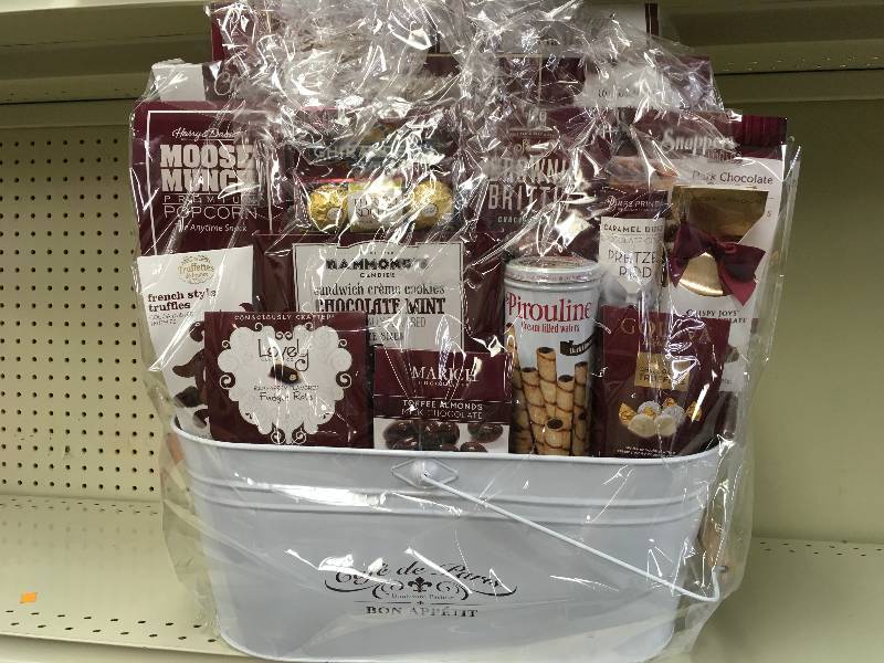 lot 27 image: Bon Appetit Basket, Retail $39.99