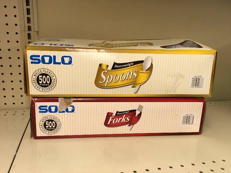 lot 35 image: Solo 500 Spoons & 500 Forks