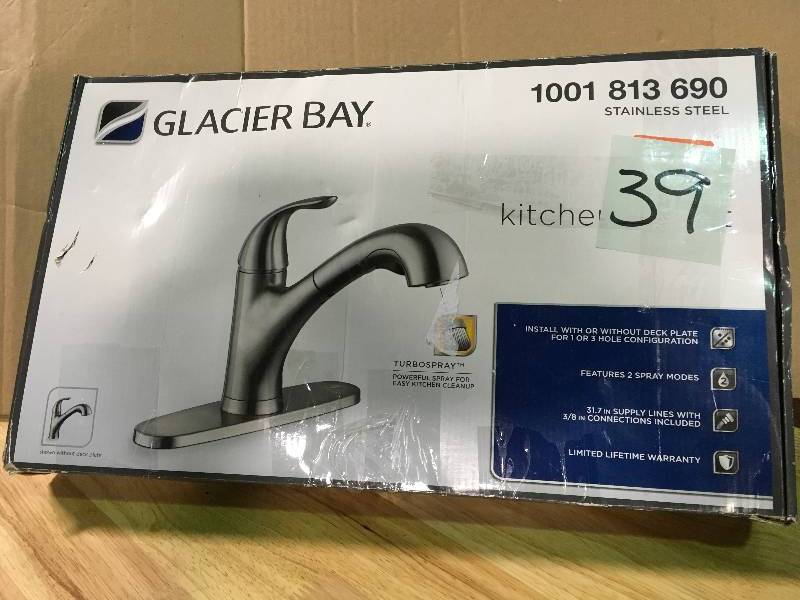 lot 39 image: Market Single-Handle Pull-Out Sprayer Kitchen Faucet in Stainless Steel in good conditions