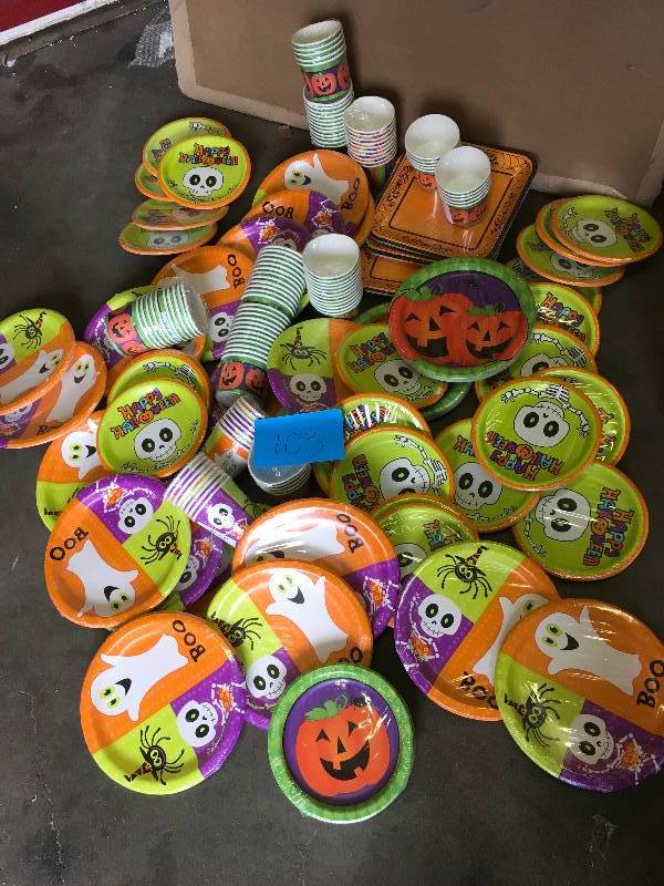 lot 103 image: Lot of assorted Halloween plates and glasses new