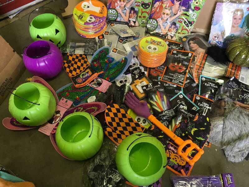 lot 111 image: Lot of Assorted Halloween Party items and more