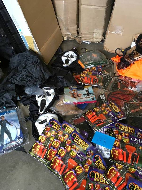 lot 113 image: Lot of carving kits party favors and more Halloween fun