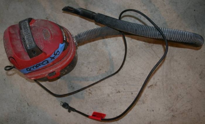 lot 96 image: 1 12 Gallon Shop Vac