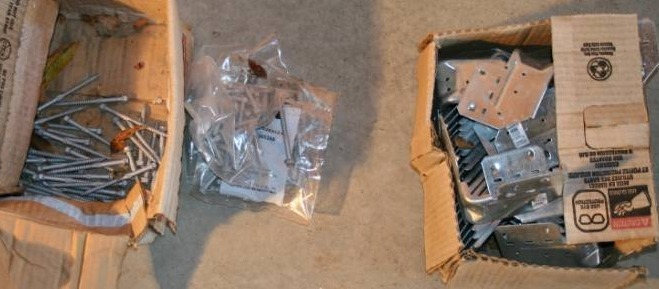 lot 124 image: Corner Braces and Lag Screws