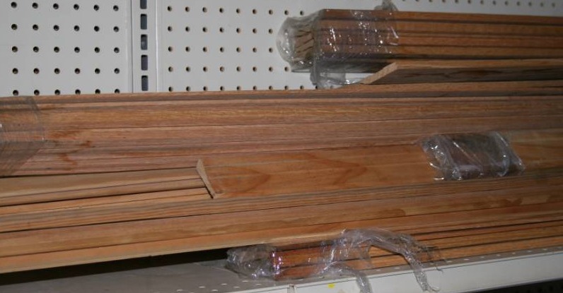 lot 383 image: Oak Trim