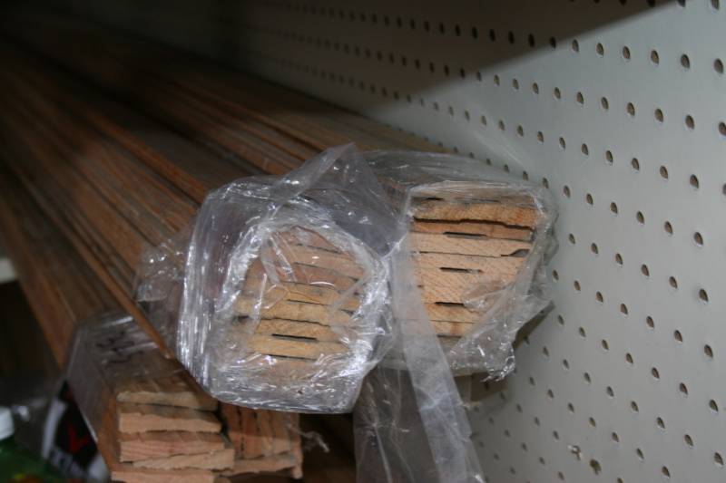 lot 384 image: Oak Trim