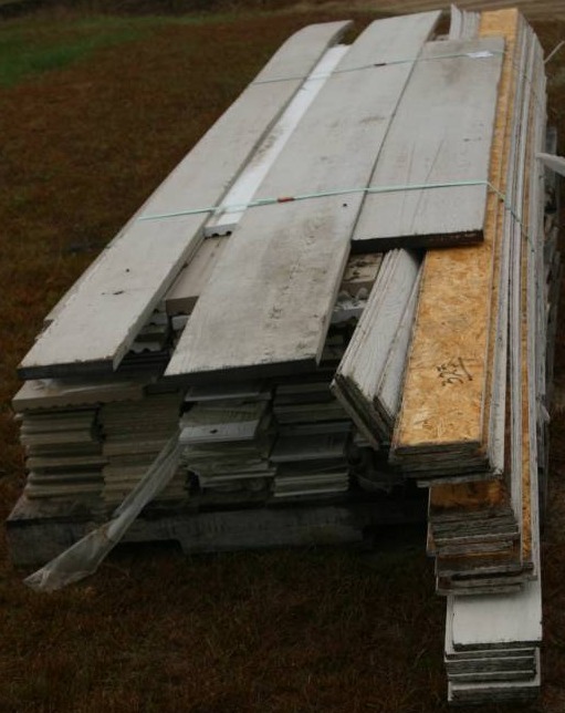 lot 210 image: Assorted Siding & Trim