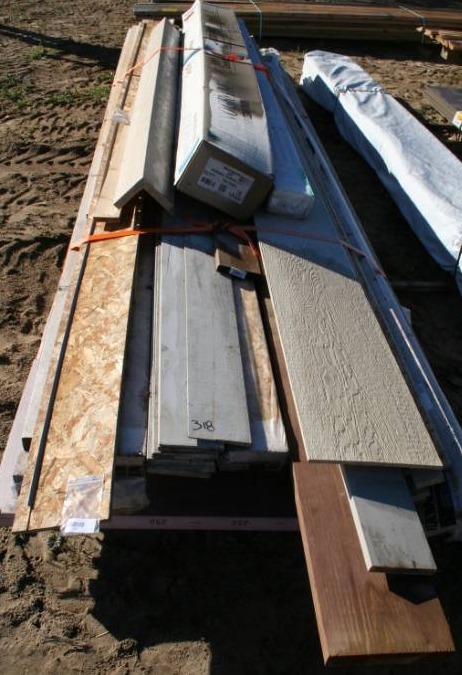 lot 297 image: Assorted Siding