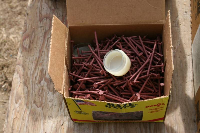 lot 609 image: Assorted Nails and Screws