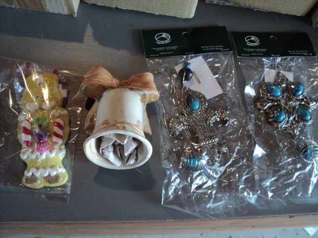 144 new Christmas ornaments - 36 gi...