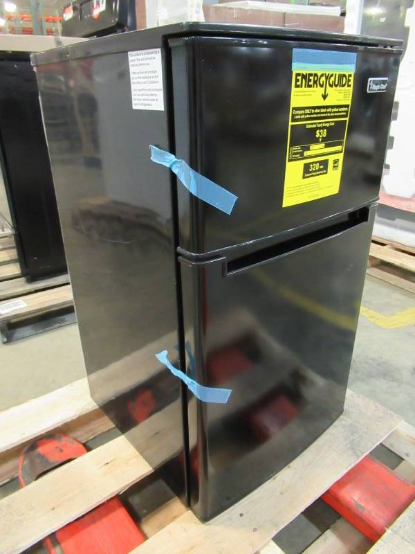 lot 65 image: Magic Chef 3.1 cu. ft. Mini RefrigeratorFreezer in Black, Model HMDR310BE