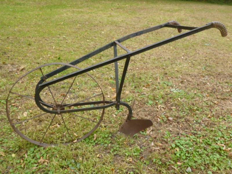 lot 3 image: Antique Walk Behind Plow