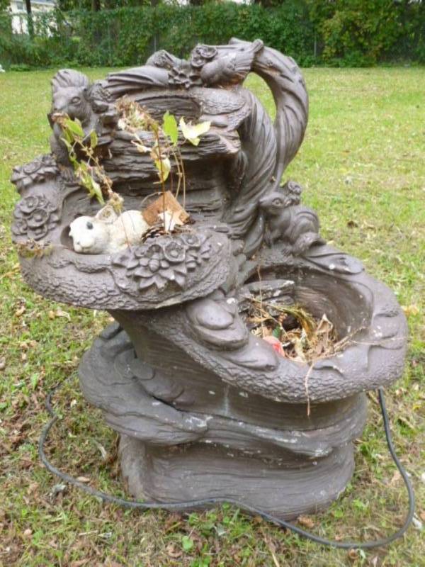 lot 6 image: Outdoor Yard Fountain