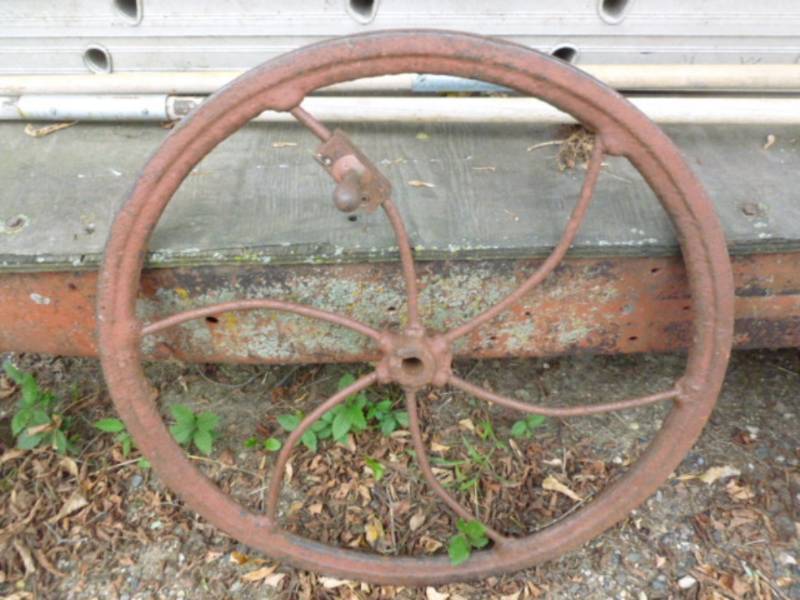 lot 24 image: Vintage Cast Iron Crank Wheel