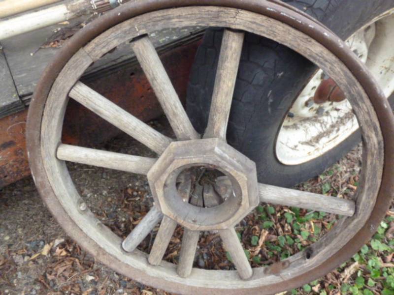 lot 25 image: Vintage Wood Spoke Wheel
