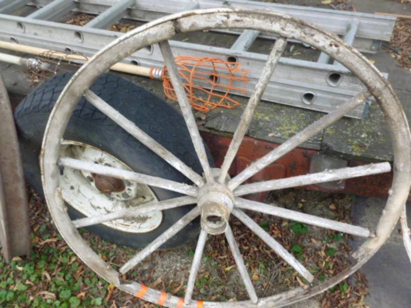 lot 26 image: Vintage Wood Spoke Wheel