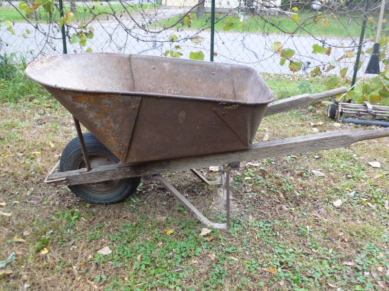 lot 31 image: Wheel Barrow