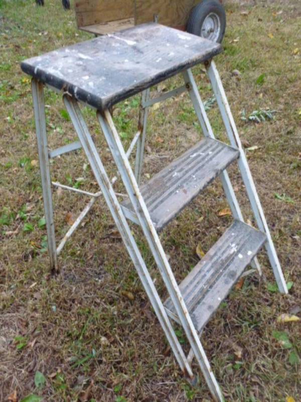 lot 35 image: Vintage Step Stool