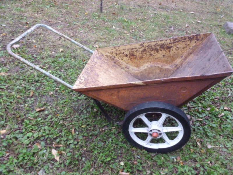 lot 39 image: Lawn And Garden Cart