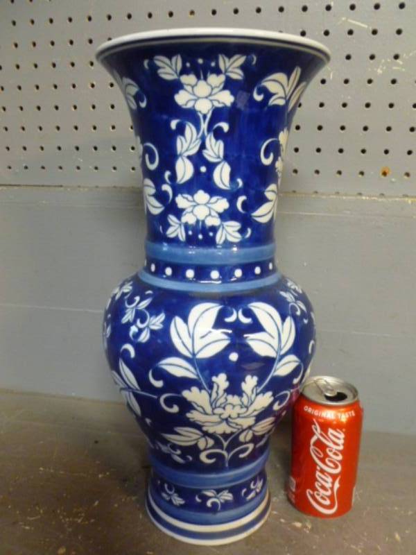 lot 46 image: Vase